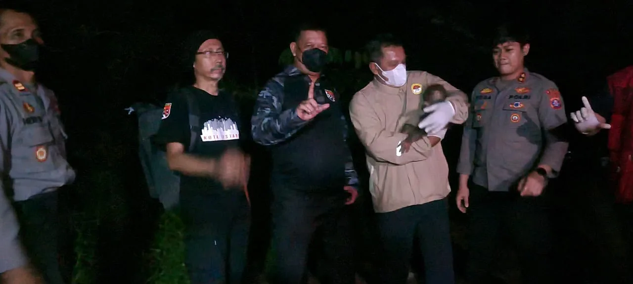 Tak Hanya Padamkan Api, Polri Selamatkan Anak Beruang Madu Terdampak Karhutla