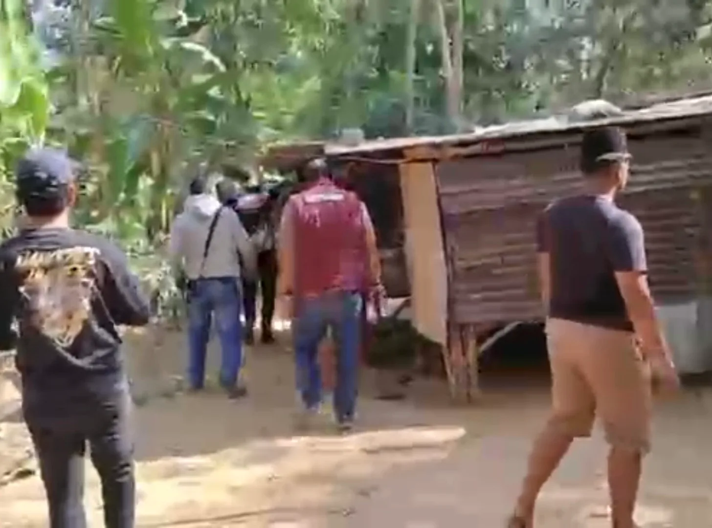 Komitmen Berantas Narkotika: Satresnarkoba Polres Sampang Ratakan 18 Bilik Sabu di Desa Rabasan