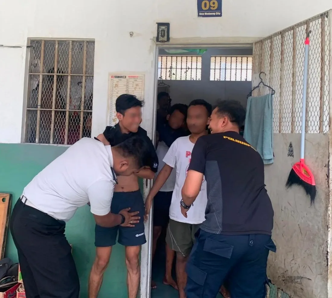 Rutan Surabaya Sisir Blok Hunian Warga Binaan, Cegah HP Ilegal hingga Narkoba