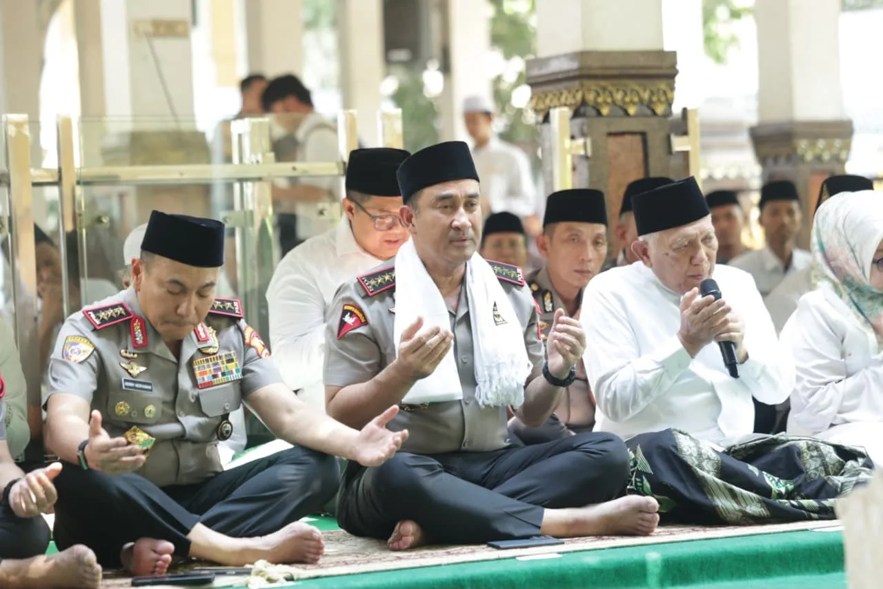 Perkuat Sinergi Ulama dan Umara, Kapolri Silaturahmi ke Ponpes Tebuireng dan Ziarah Makam Gus Dur