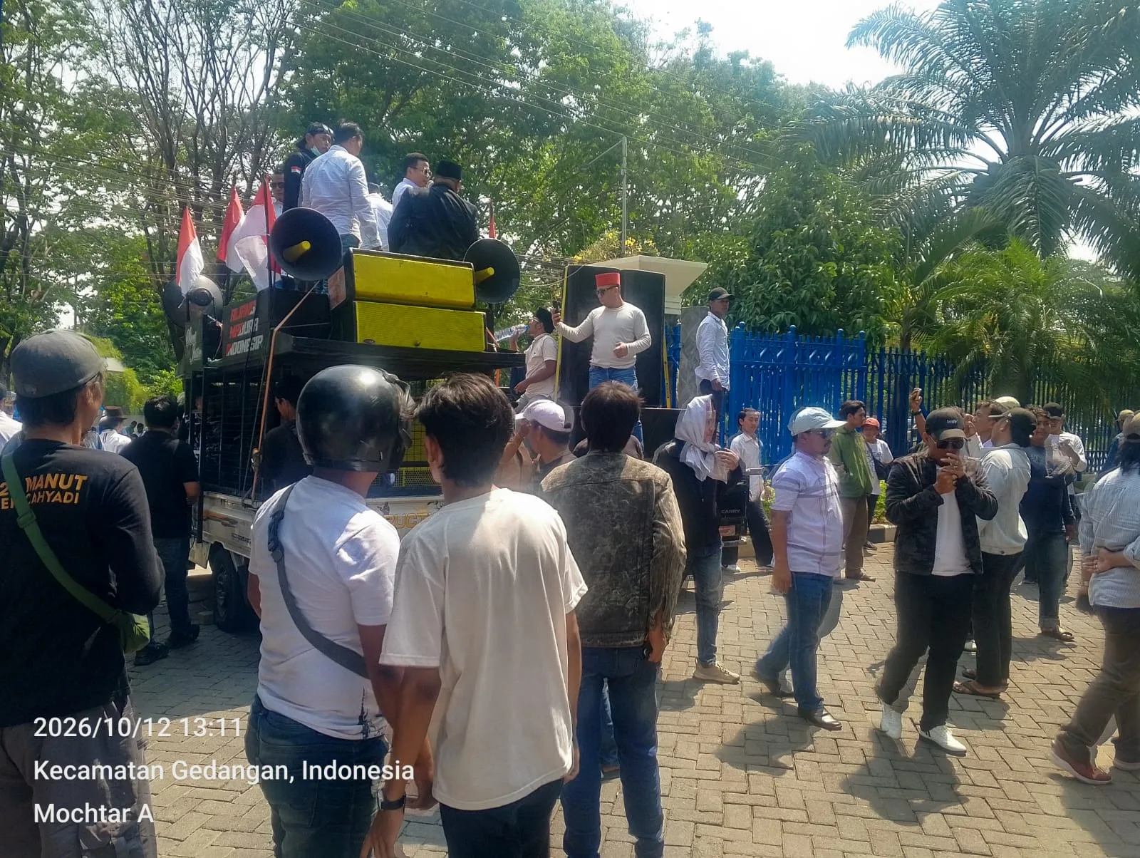 Ditolak Gubernur, Ribuan Pedagang Rokok Lokal Geruduk Kantor Bea Cukai Jatim